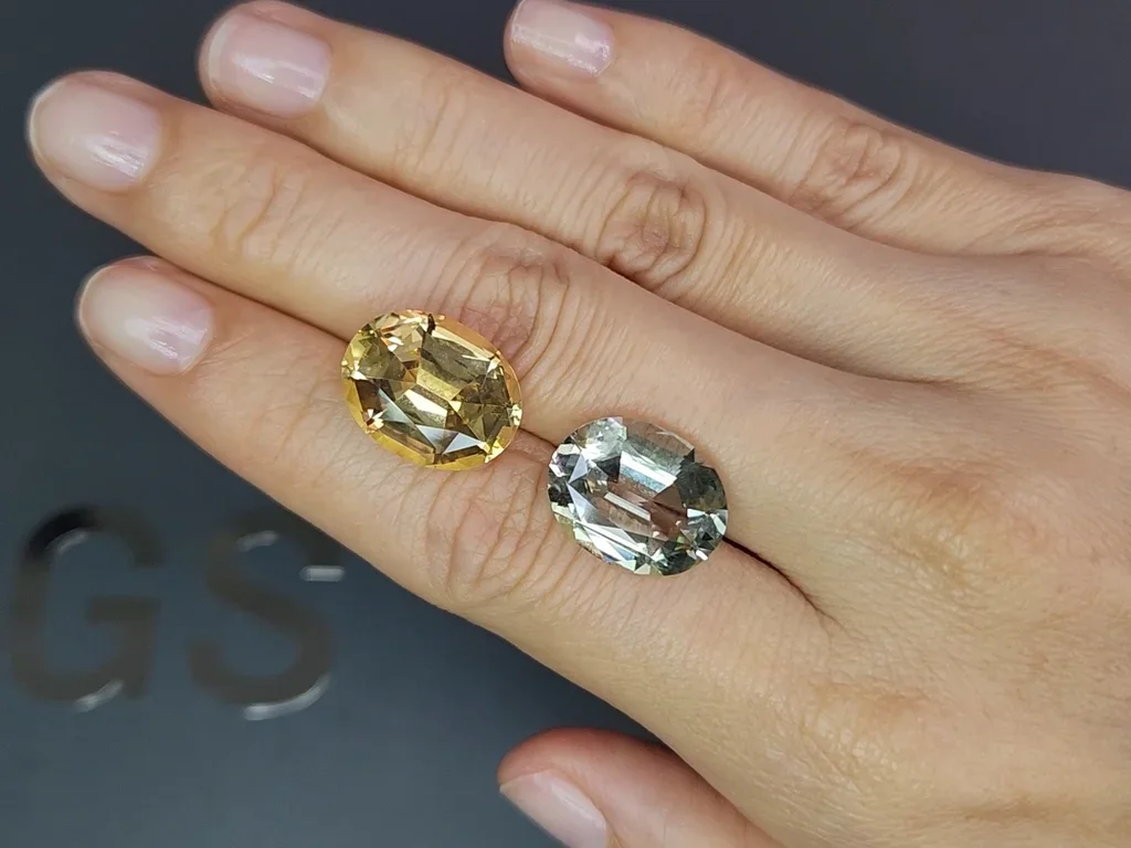 Contrasting pair of yellow citrine and prasiolite (green quartz) in a precision oval cut 19.40 carats, Africa 3