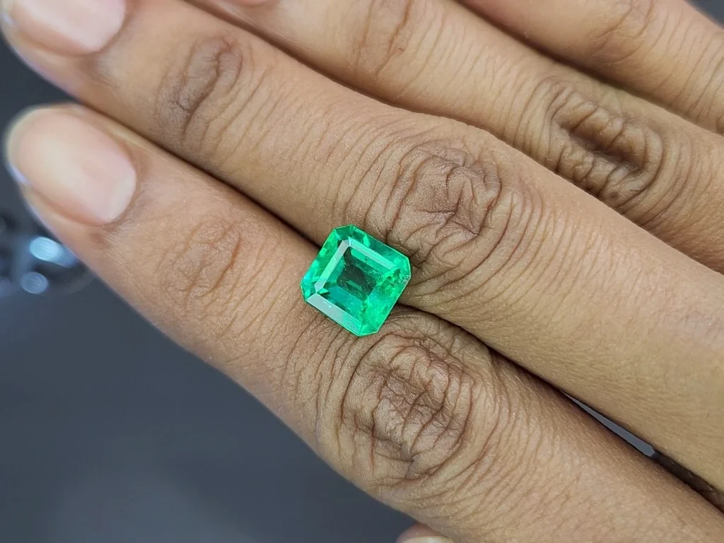 Emerald Intense Green octagon cut 2.94 carats, Colombia 2