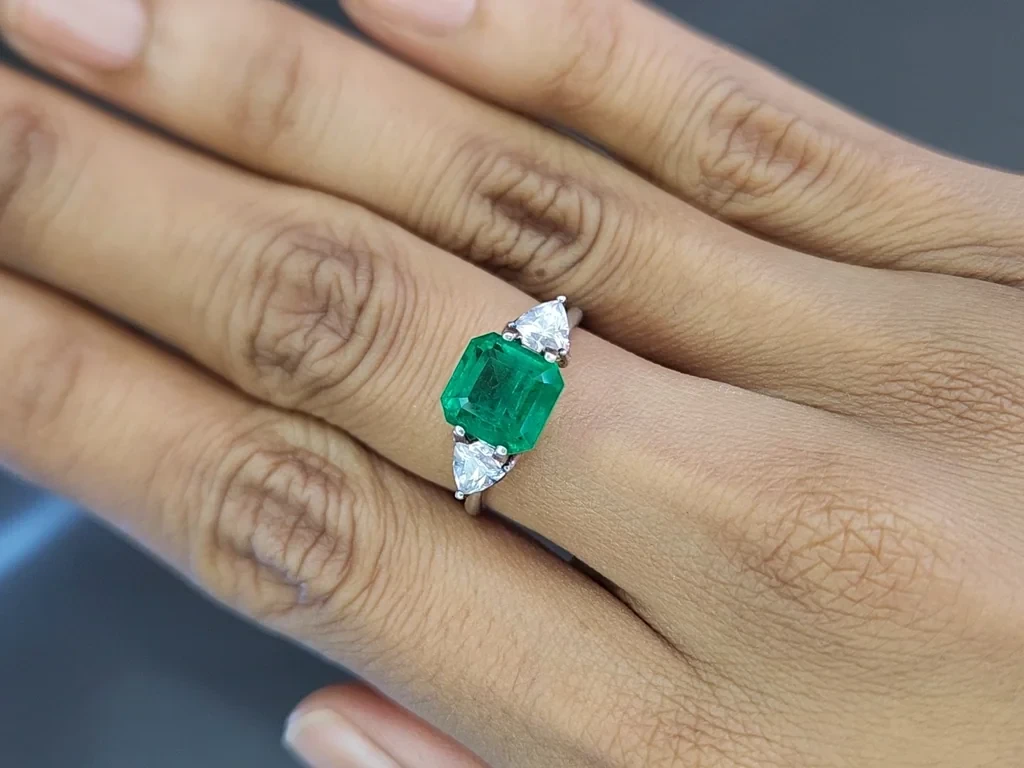 Emerald octagon cut 3.30 carats, Colombia 5