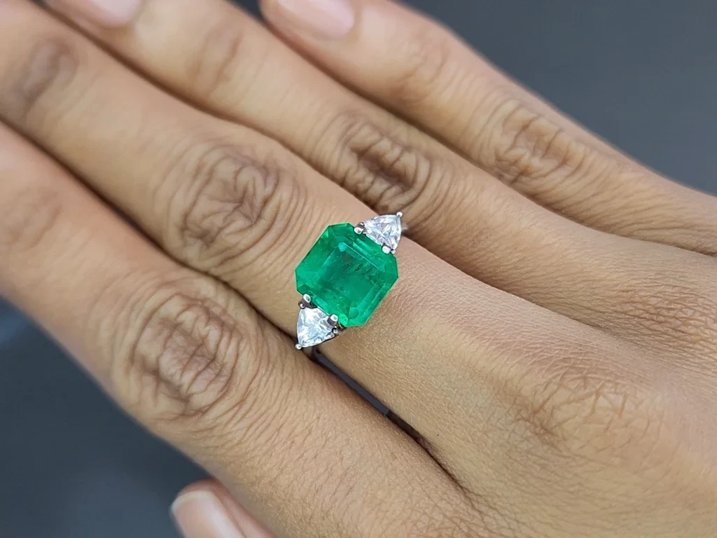 Emerald octagon cut 4.07 carats, Colombia 5