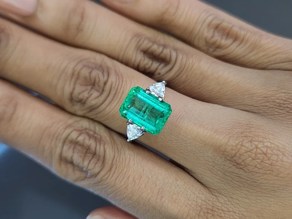 Emerald octagon cut 4.40 carats, Colombia 5
