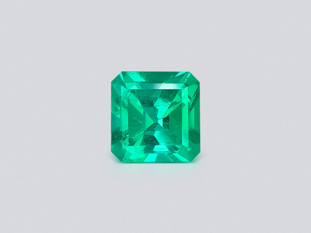 Emerald octagon cut 5.68 carats, Colombia