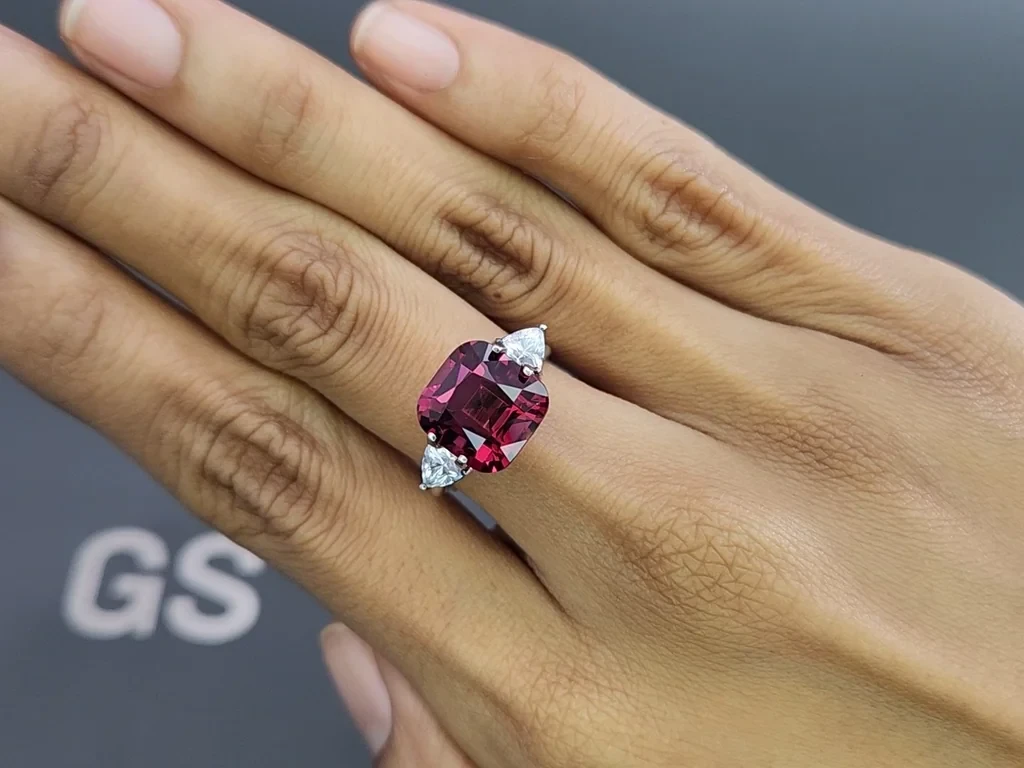 Garnet cushion cut  7.16 carats, Tanzania 5