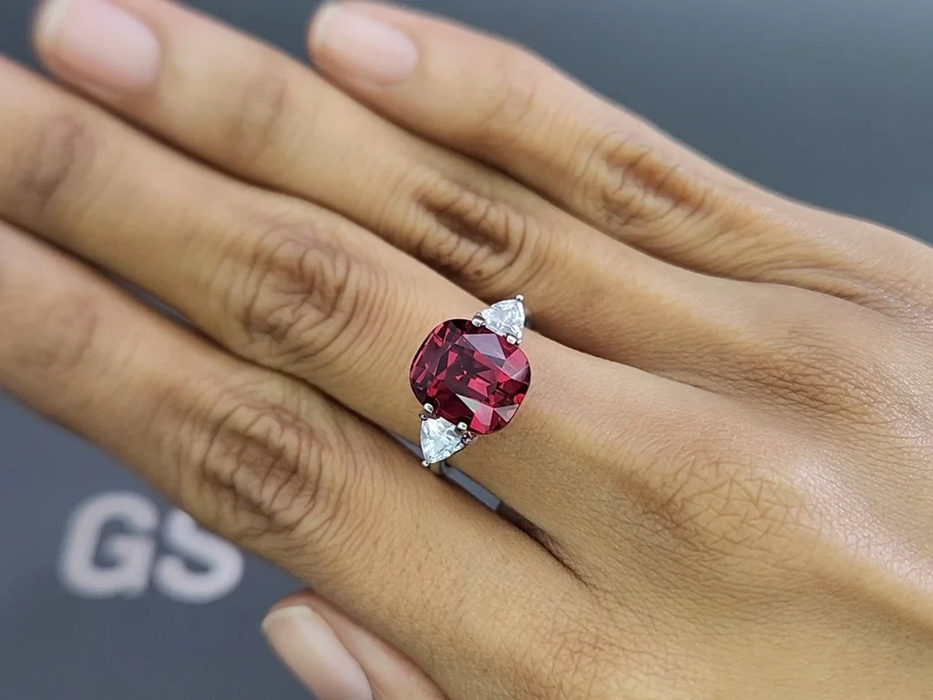 Garnet cushion cut 7.85 carats, Tanzania 5