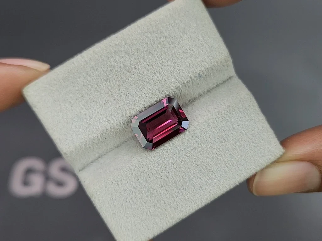 Garnet rhodolite octagon cut 4.28 carats, Tanzania 4