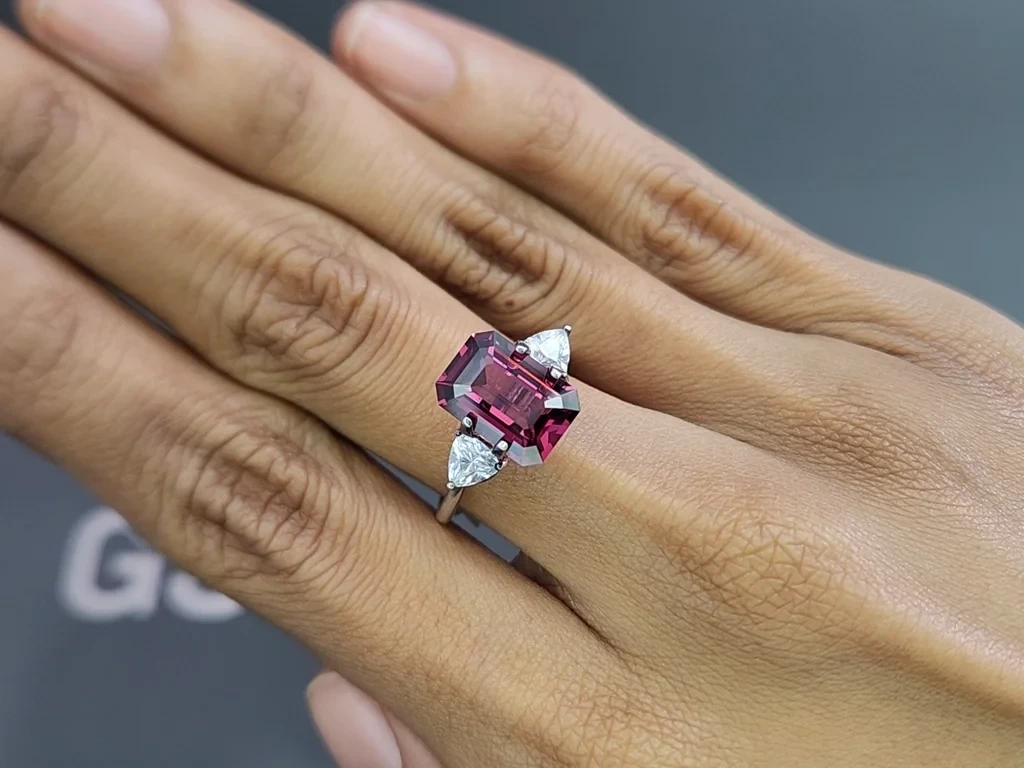 Garnet rhodolite octagon cut 4.28 carats, Tanzania 5