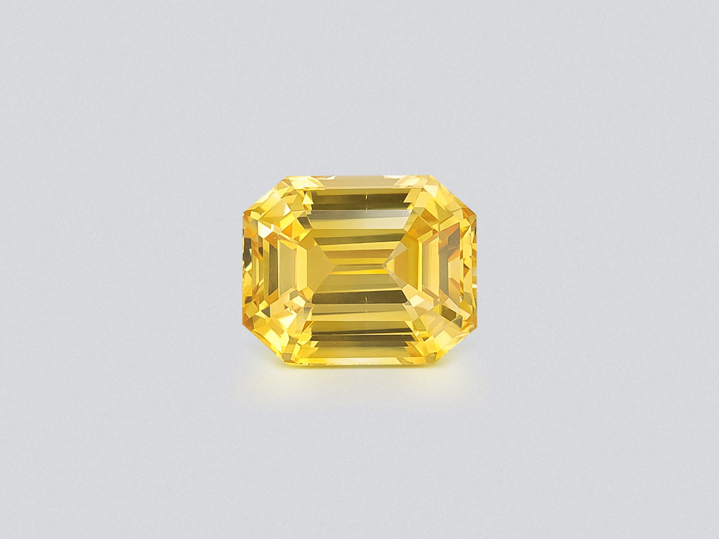 Golden Yellow sapphire in octagon cut 5.50 carats, Sri Lanka