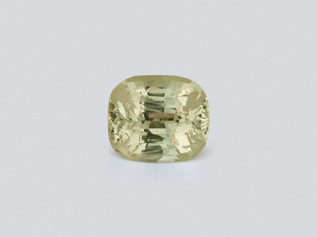 Green chrysoberyl cushion cut 3.12 carats, Sri Lanka