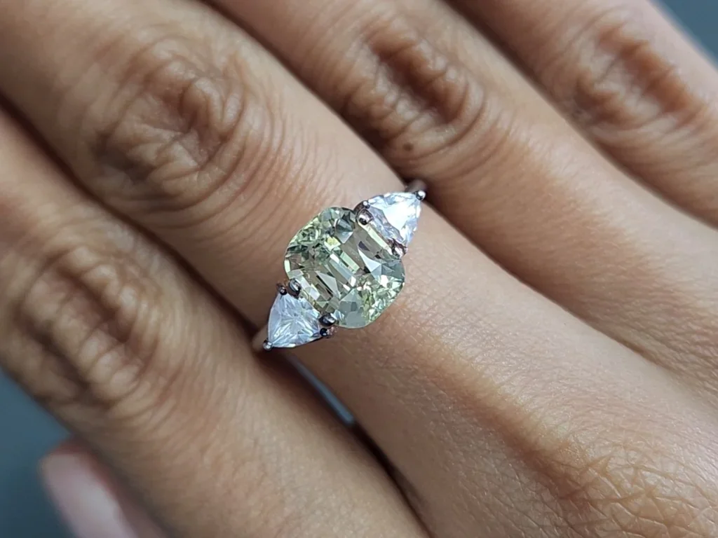 Green chrysoberyl cushion cut 3.12 carats, Sri Lanka 5