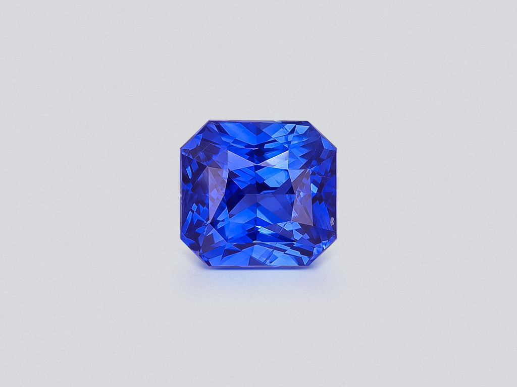 Intense Blue sapphire in radiant cut 3.53 carats, Sri Lanka