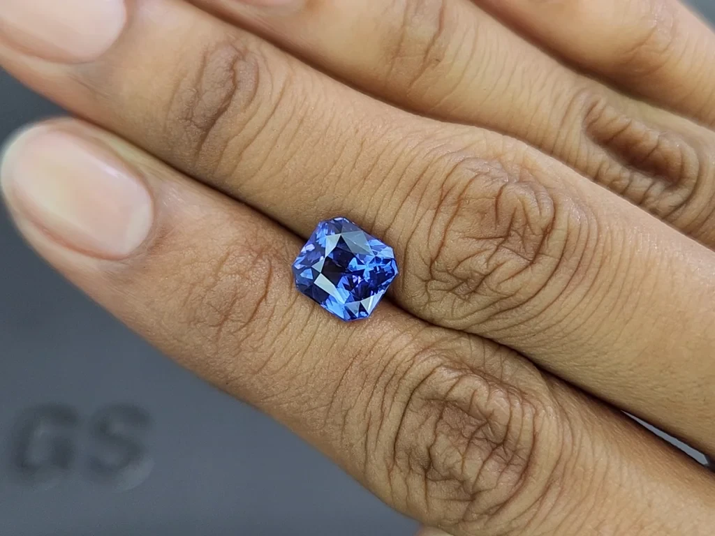Intense Blue sapphire in radiant cut 3.53 carats, Sri Lanka 2
