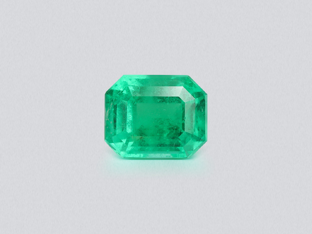 Intense Green emerald in octagon cut  2.49 carats, Colombia