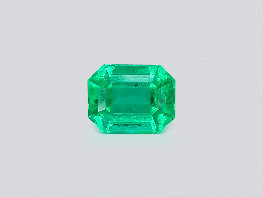 Intense Green emerald in octagon cut 4.32 carats, Colombia