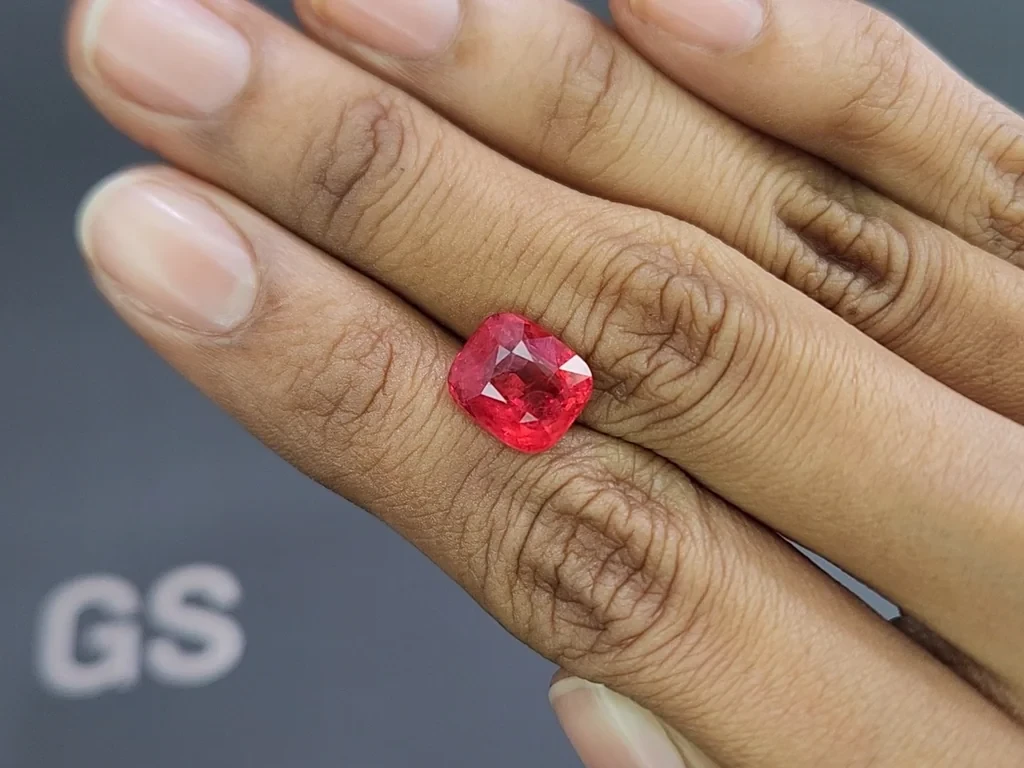 Intense red Mahenge spinel in cushion cut  5.11 carats, Tanzania 2