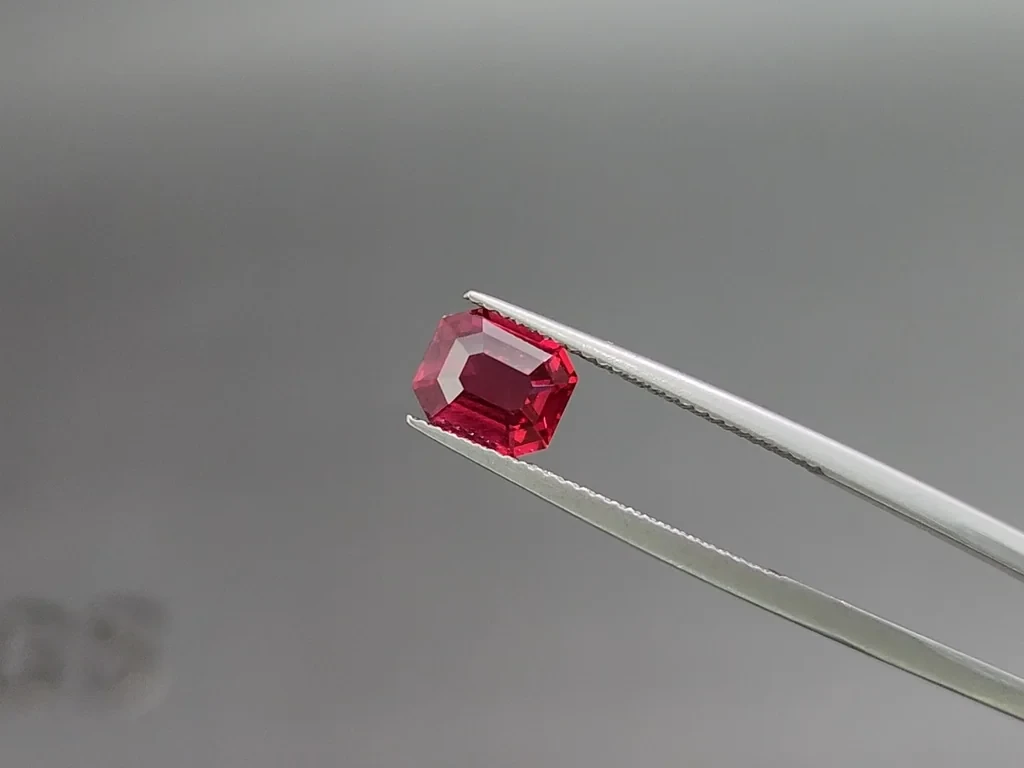 Intense Red ruby in octagon cut 2.02 carats, Mozambique 3