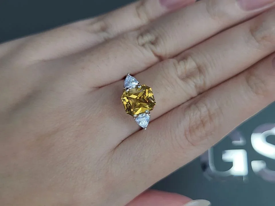 Intense yellow radiant-cut chrysoberyl 3.30 carats, Sri Lanka 5