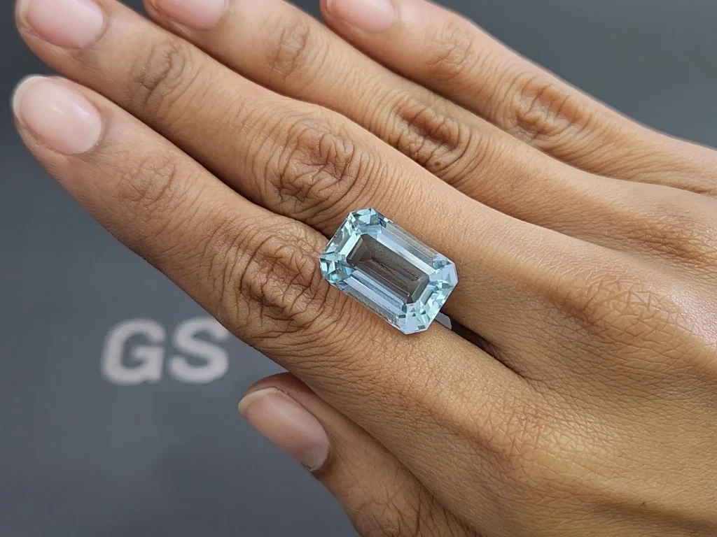 Large aquamarine octagon cut 15.57 carats, Madagascar 2