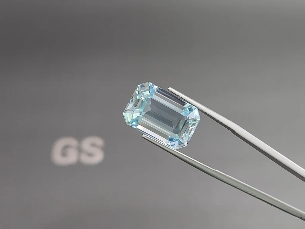 Large aquamarine octagon cut 15.57 carats, Madagascar 3