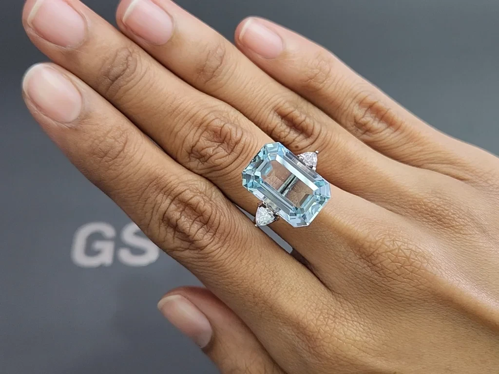 Large aquamarine octagon cut 15.57 carats, Madagascar 5
