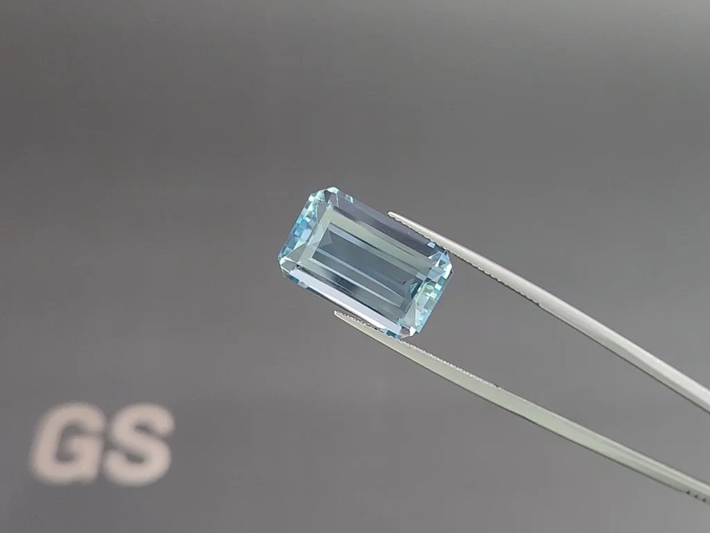 Large aquamarine octagon cut 15.6 carats, Madagascar 3
