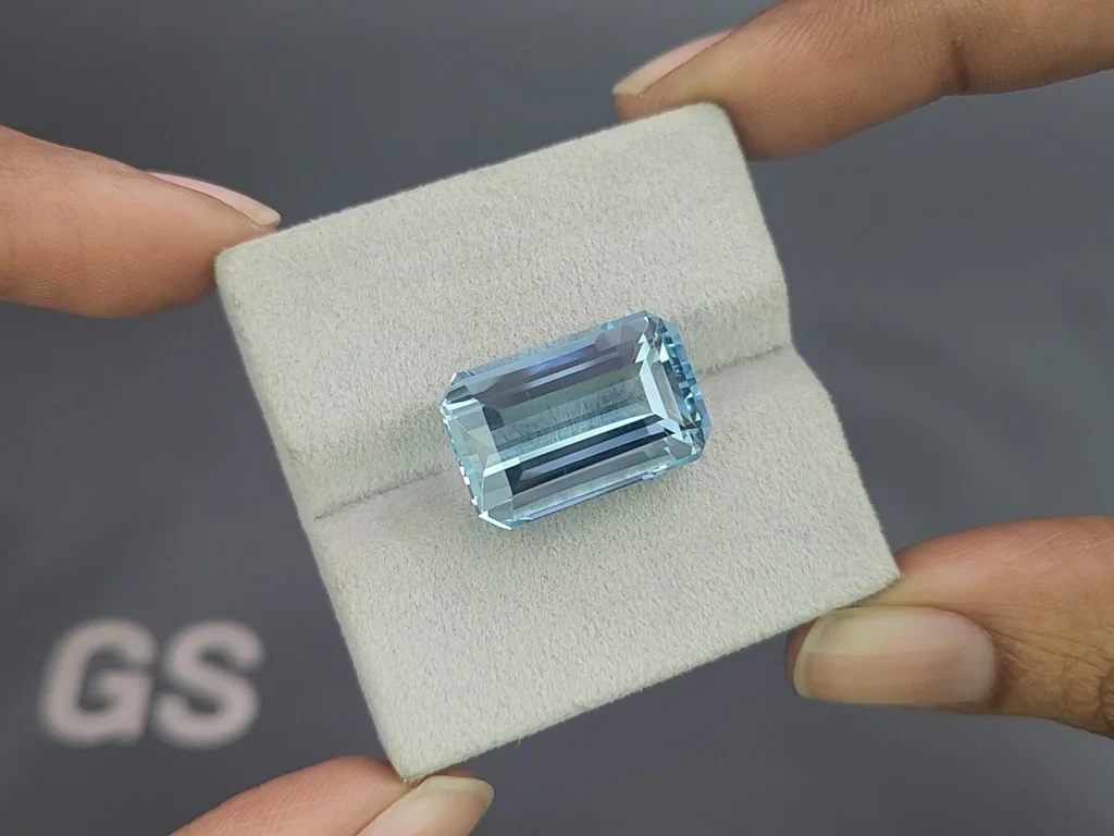 Large aquamarine octagon cut 15.6 carats, Madagascar 4