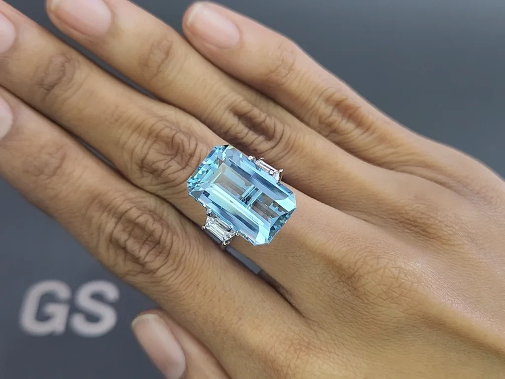 Large aquamarine octagon cut 15.6 carats, Madagascar 5