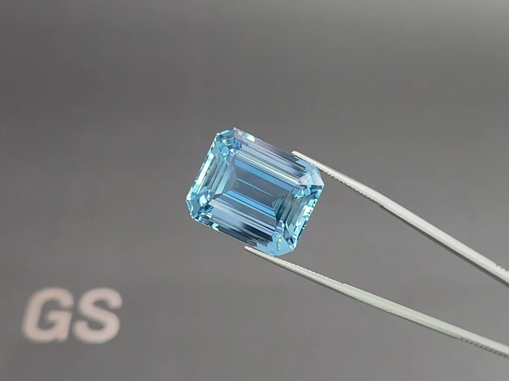 Large aquamarine"Santa Maria"octagon cut  45.48 carats, Madagascar 3