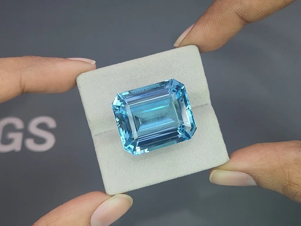 Large aquamarine"Santa Maria"octagon cut  45.48 carats, Madagascar 4