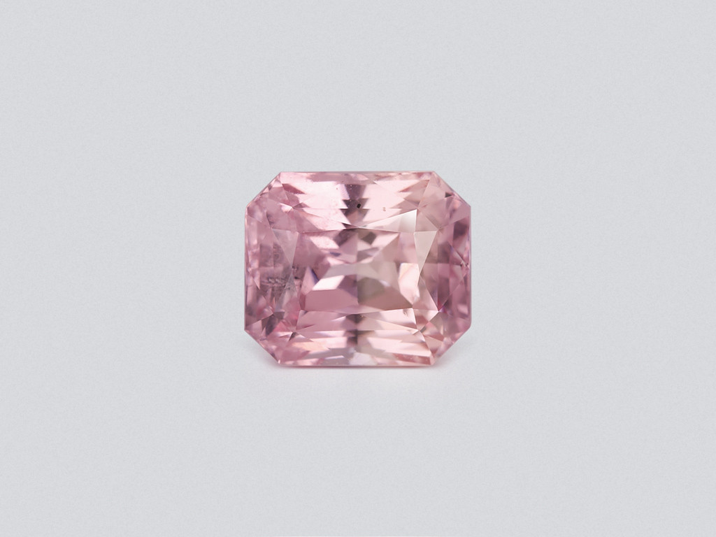 Malaya garnet radiant cut 2.57 carats, Africa