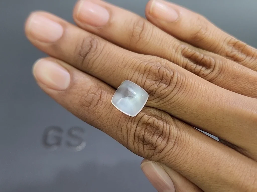 Moonstone cabochon cut 6.60 carats, Burma 2