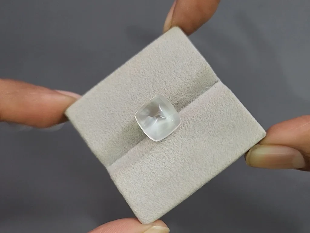 Moonstone cabochon cut 6.60 carats, Burma 4