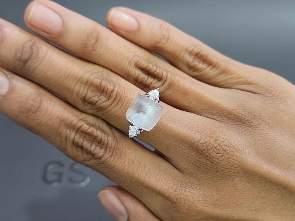 Moonstone cabochon cut 6.60 carats, Burma 5