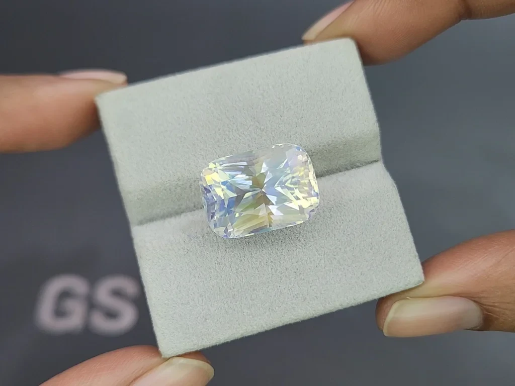 Moonstone cushion cut 14.04 carats, Africa 4