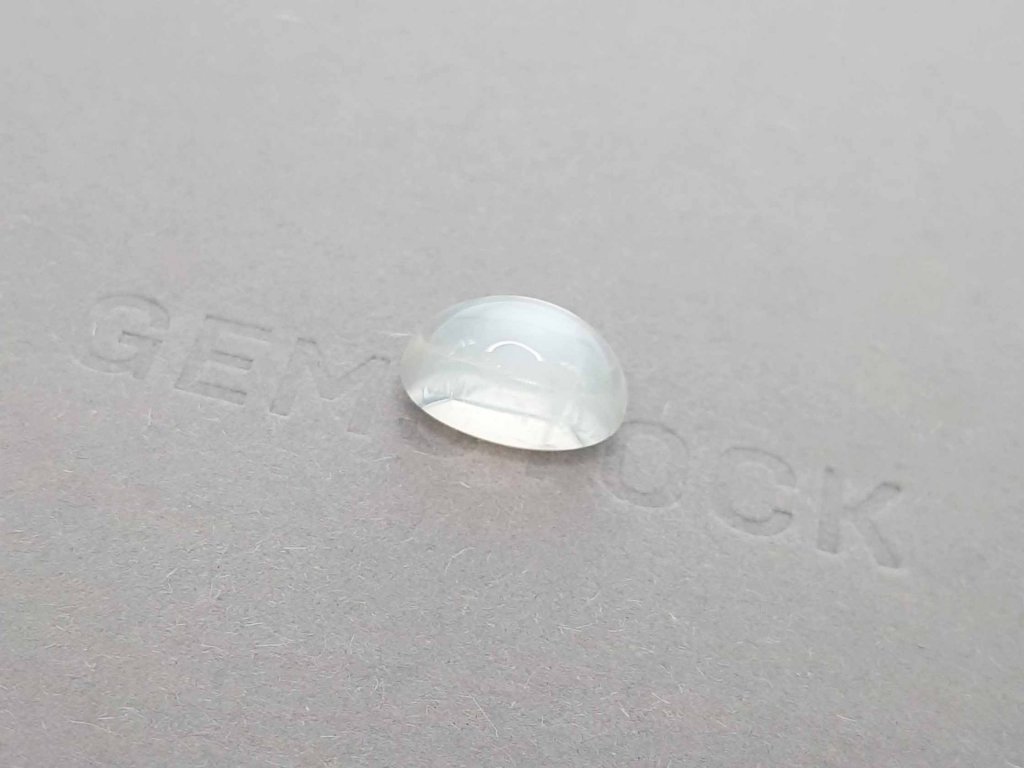 Moonstone from Burma in cabochon cut 6.66 ct 4