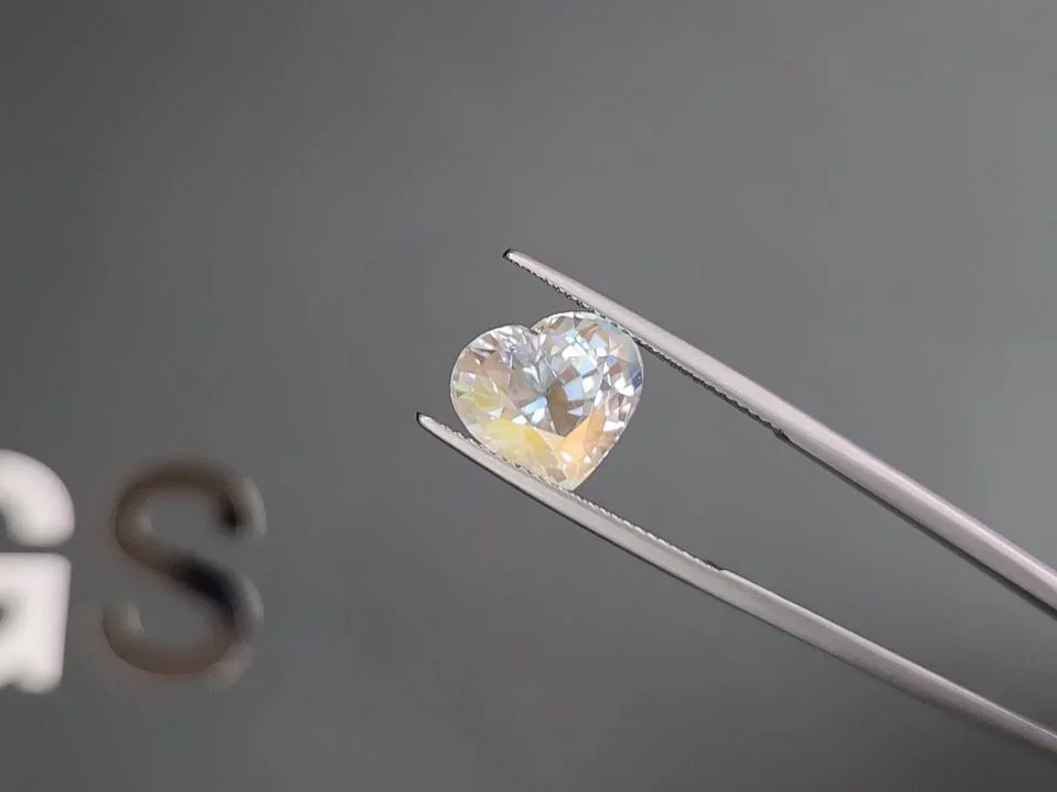 Moonstone heart cut 6.45 carats, Madagascar 3