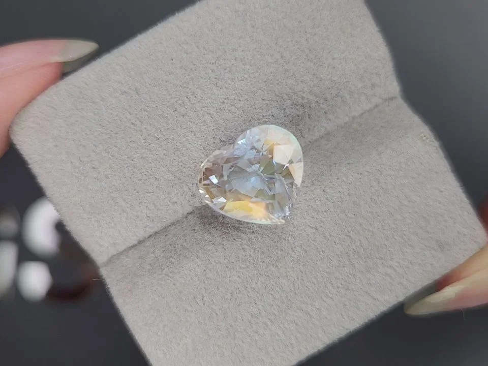 Moonstone heart cut 6.45 carats, Madagascar 4