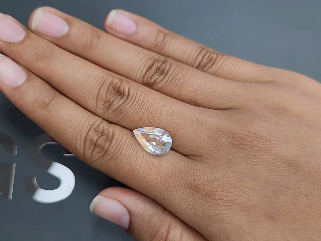 Moonstone pear cut 5.06 carats, Madagascar 2