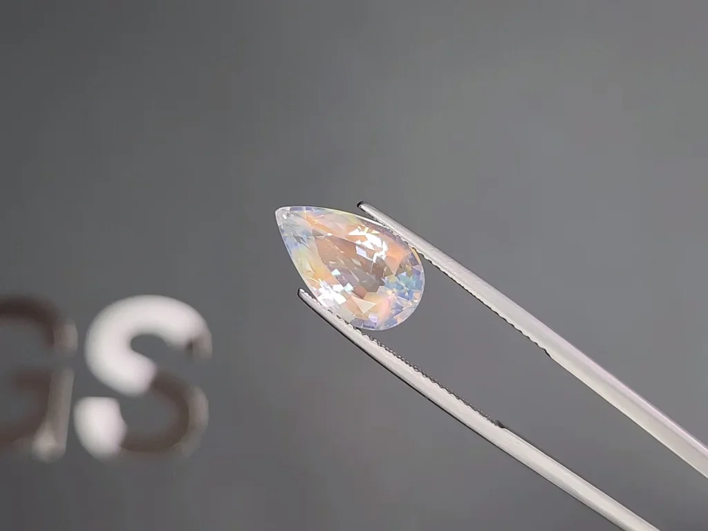 Moonstone pear cut 5.06 carats, Madagascar 3