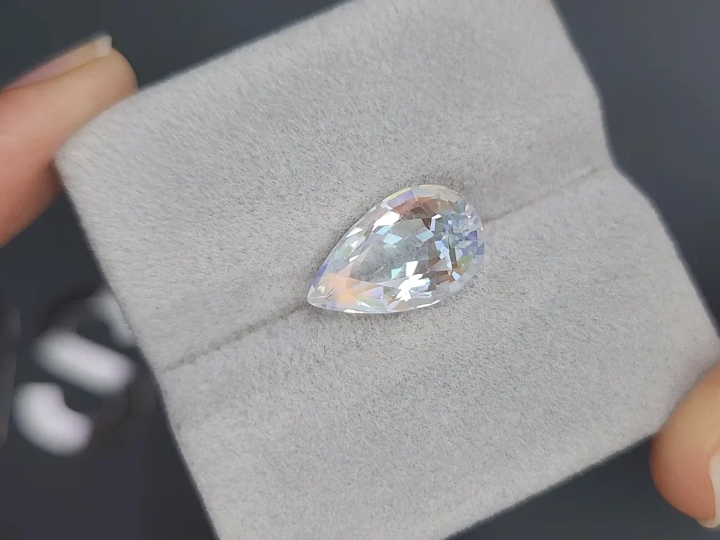 Moonstone pear cut 5.06 carats, Madagascar 4
