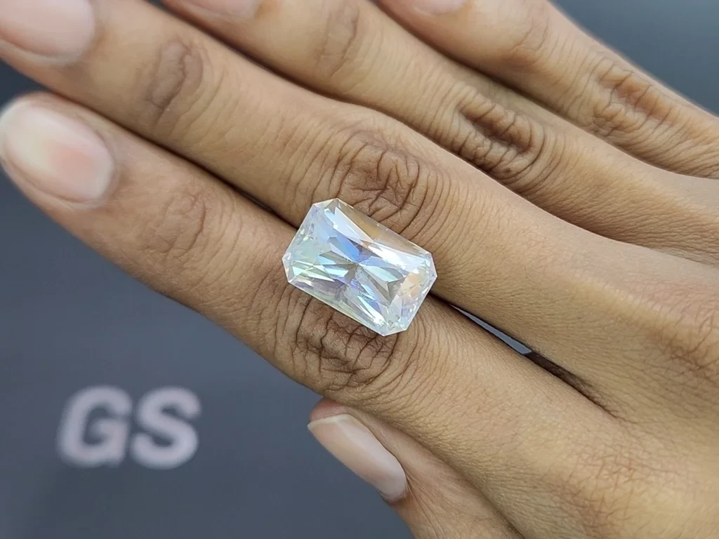Moonstone radiant cut 14.81 carats, Africa 2