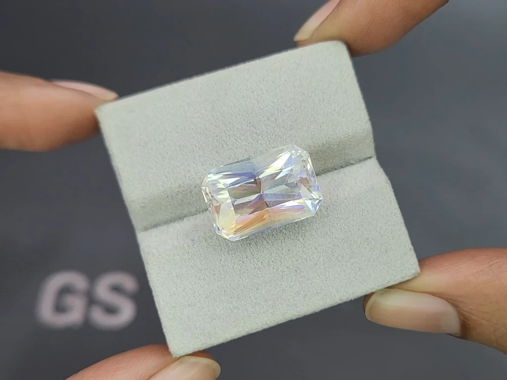 Moonstone radiant cut 14.81 carats, Africa 4