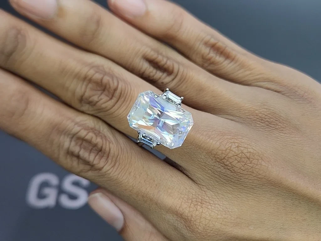 Moonstone radiant cut 14.81 carats, Africa 5