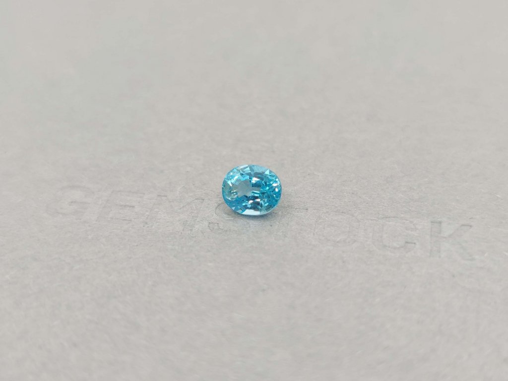 Neon blue oval cut apatite 1.60 ct from Brazil 3