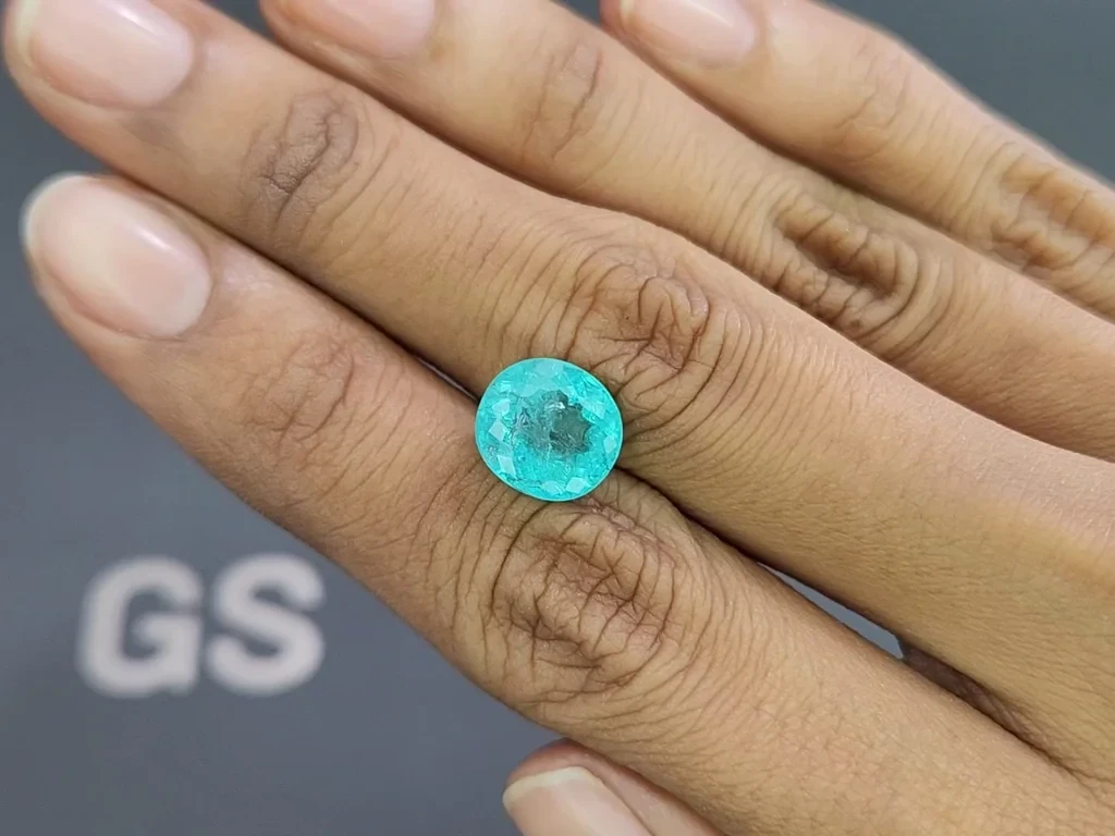 Neon blue Paraiba tourmaline in oval cut 4.49 carats, Mozambique 2