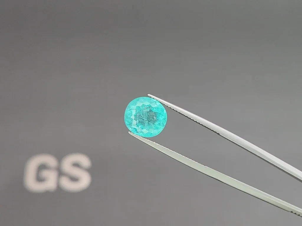Neon blue Paraiba tourmaline in oval cut 4.49 carats, Mozambique 3