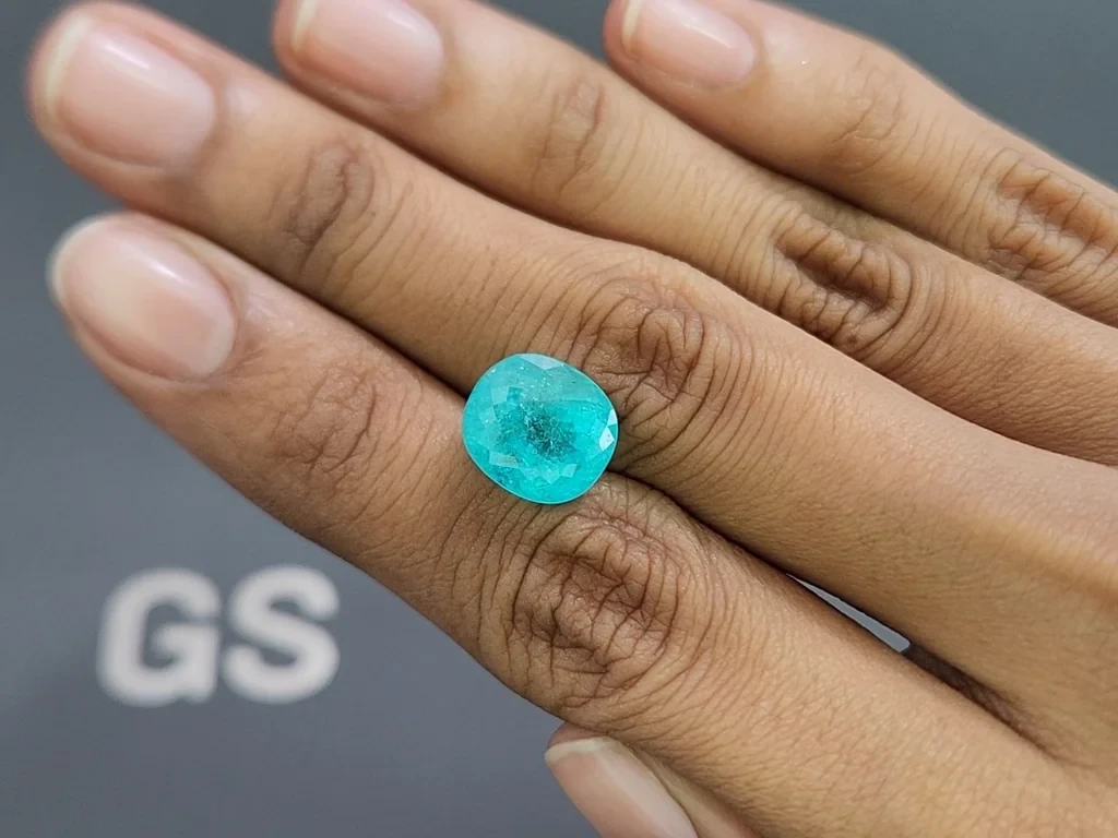 Neon blue Paraiba tourmaline in oval cut 7.03 carats, Africa 2