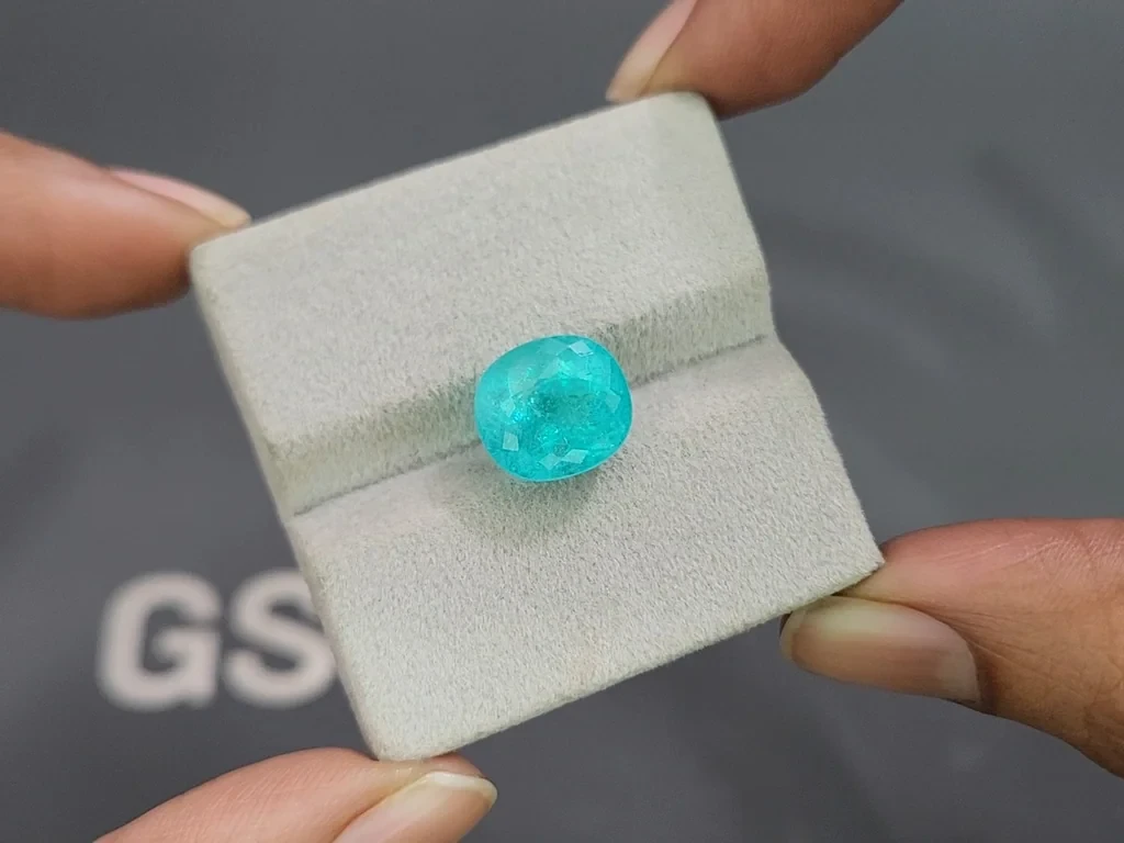 Neon blue Paraiba tourmaline in oval cut 7.03 carats, Africa 4