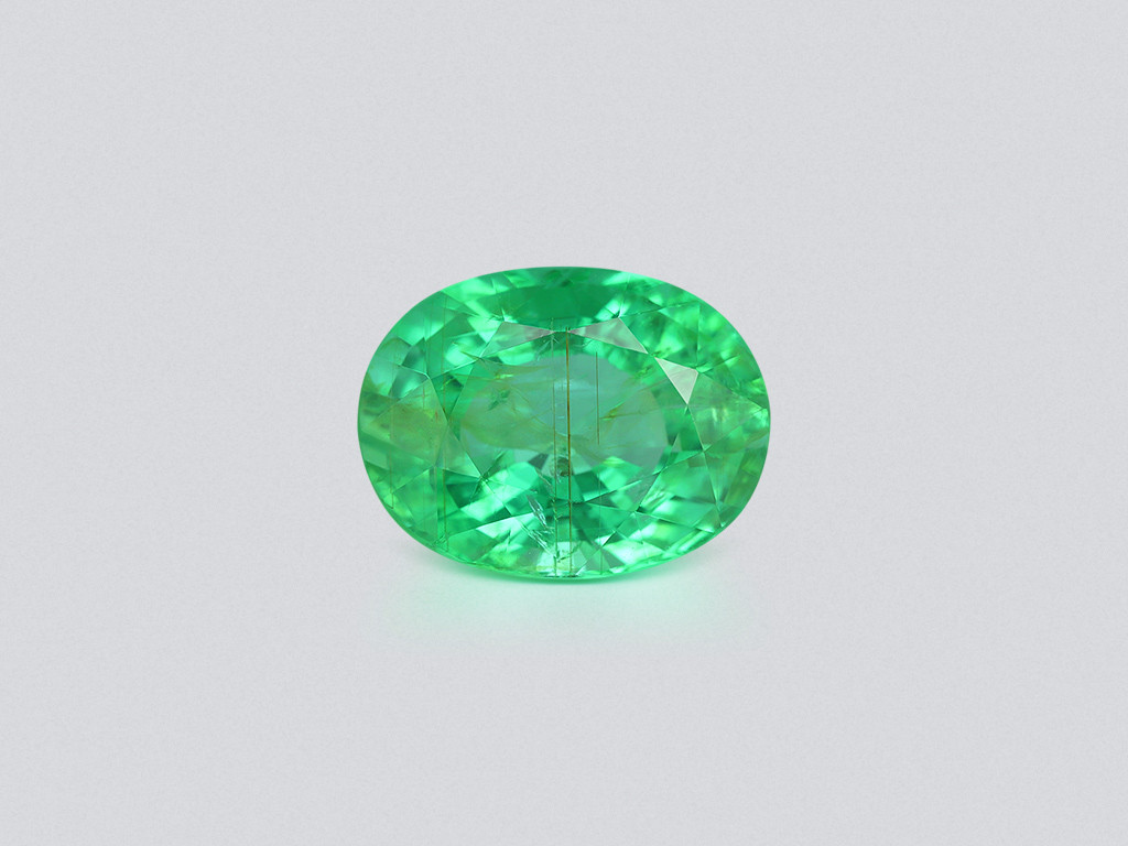 Neon green Paraiba tourmaline in oval cut 7.55 carats, Mozambique