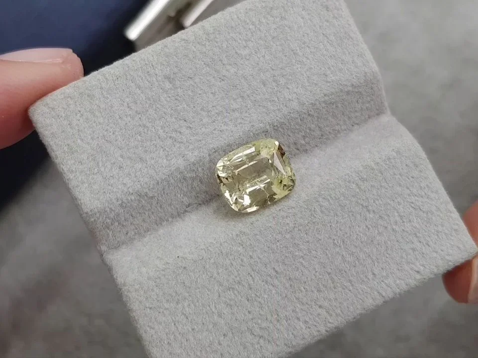 Nigerian yellow beryl in cushion cut 2.41 ct 4