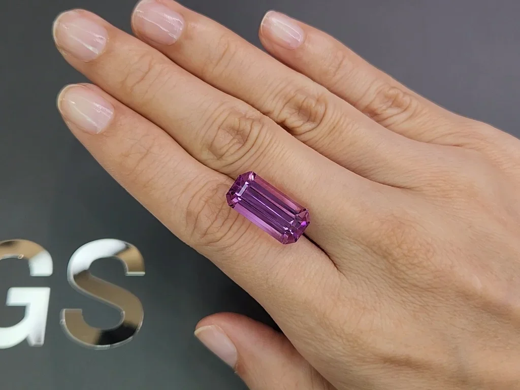 Octagon cut kunzite 14.06 carats, Afghanistan 2